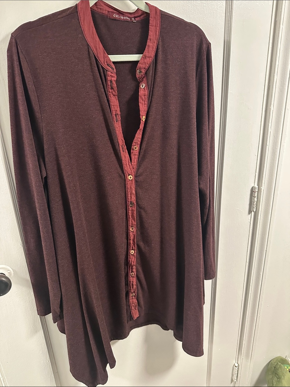 cut loose Plum/Burgundy Long-Sleeve Button-Front Tunic with Contrast Placket